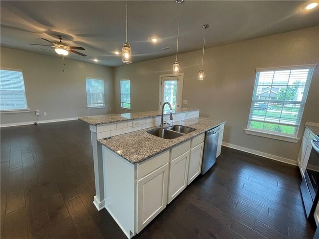 Building Photo - 3915 SW Peachwood Dr