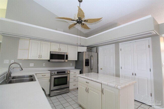 Building Photo - 2042 Hamilton Crossing Dr