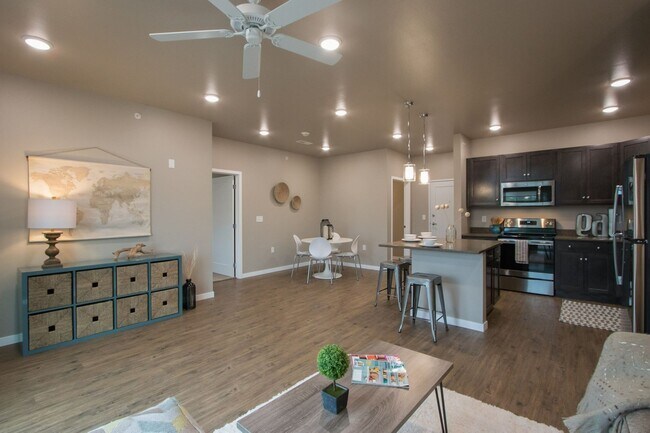 Building Photo - Spacious 1-bedroom, 1.5 bath, 1st floor, w...