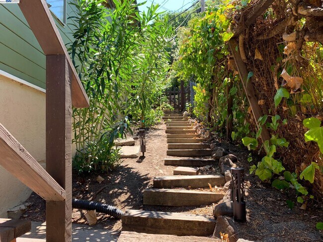 Building Photo - 1672 Terrace Rd