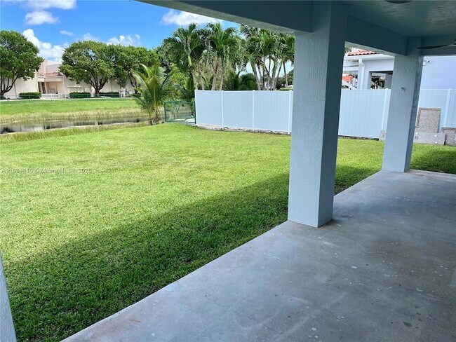 Building Photo - 4101 SW 148th Pl