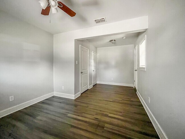 Building Photo - Charming 4BR/2BA Home in Dallas