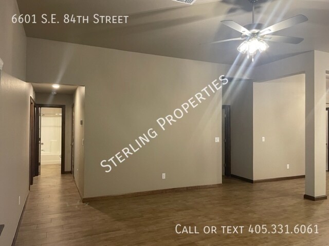 Building Photo - 6601 SE 84th St