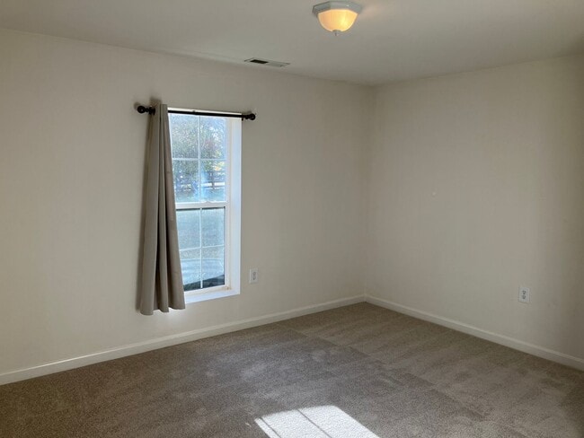 Building Photo - 2 Bedroom/1 Bathroom Basement Unit for Rent on the North Side of Culpeper