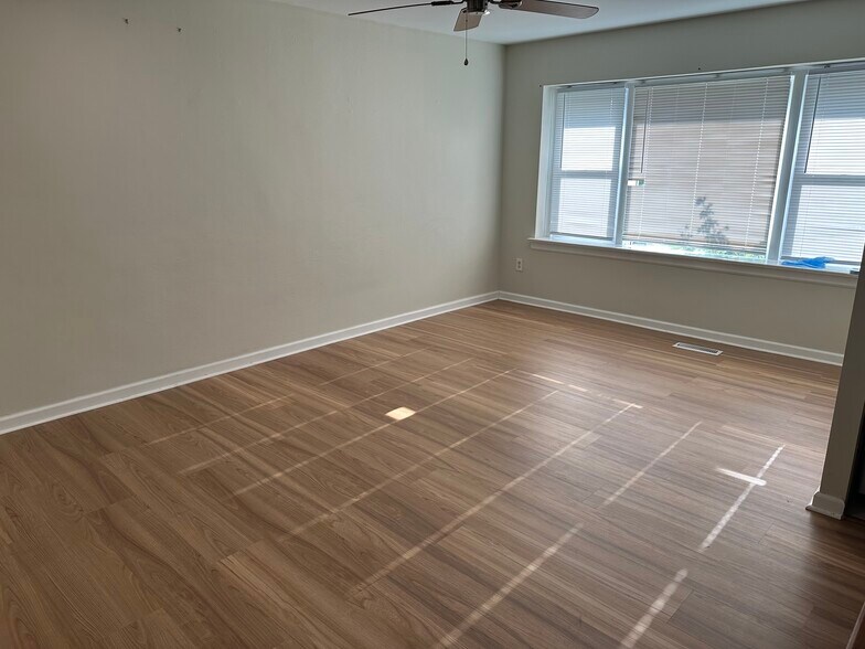 Building Photo - 9358 Hoff St