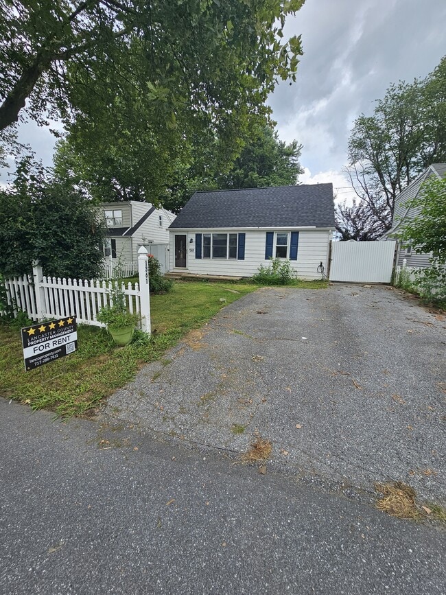 Primary Photo - 1361 Glen Moore Cir