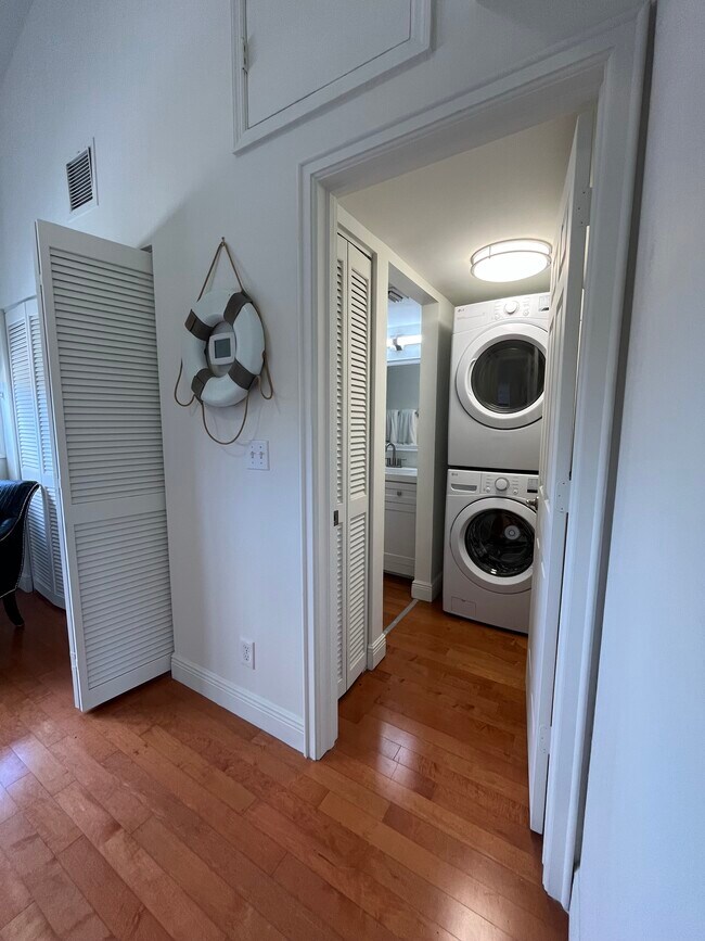 WD - Linen closet 202 - 1100 6th Ave S