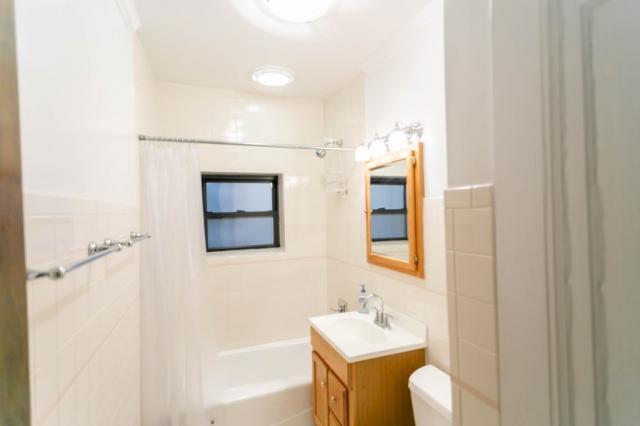 Building Photo - 2 bedroom in CHICAGO IL 60630