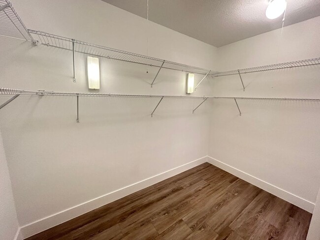 Building Photo - Beautifully Remodeled 2/2 Waterfront Unit in Gated Community!