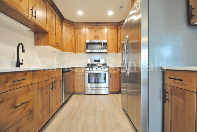 Building Photo - Mountain-View Townhome | 30 Minutes to Ogden & Close to Snowbasin