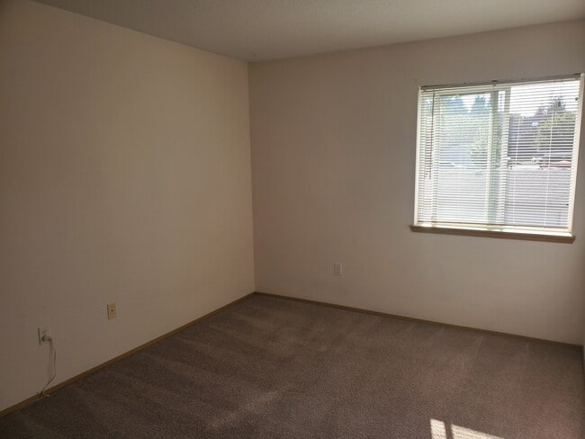 Building Photo - 10660 SW Davies Rd