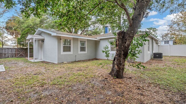 Building Photo - Spacious remodeled South Tampa 4BR/3BA hom...