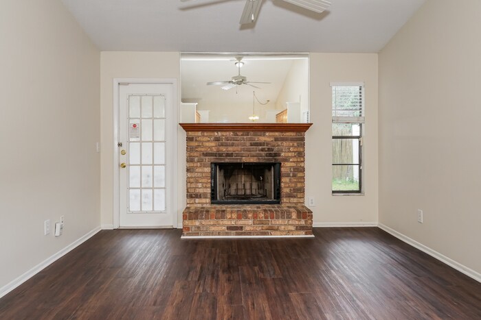 Building Photo - 830 E Charing Cross Cir