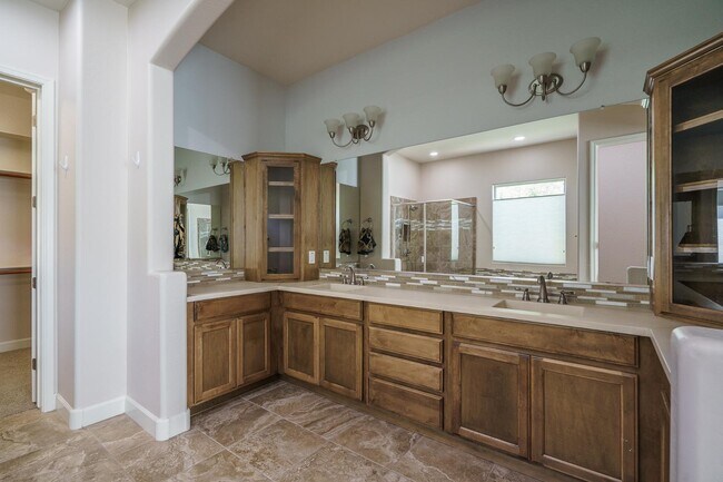 Building Photo - 18215 W Desert Sage Dr