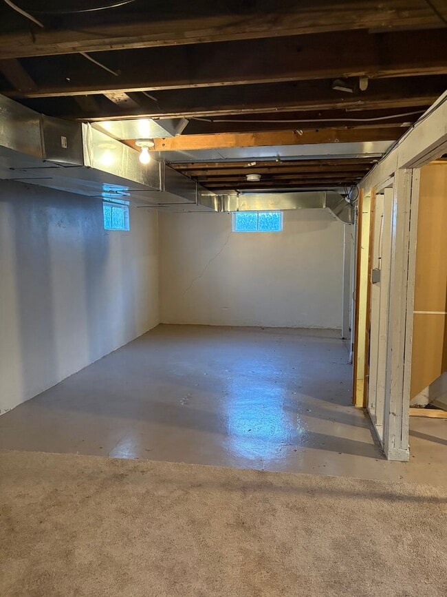 Building Photo - 2 Bedroom House!