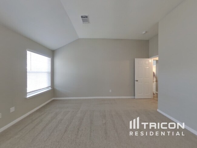 Building Photo - 352 Meadow Park