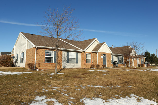 Building Photo - Oaks of Adrian