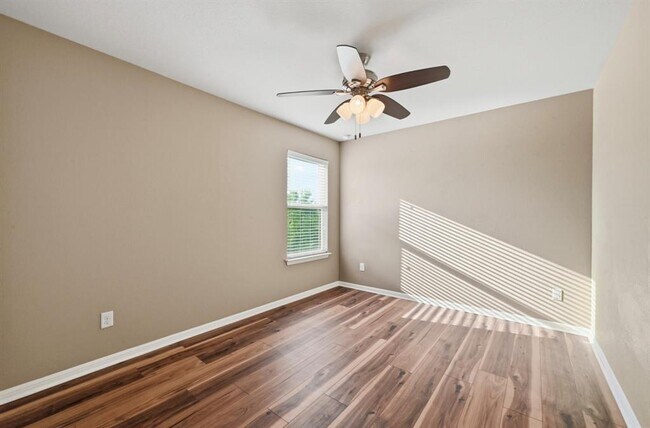 Building Photo - 5517 Bradford Pear Ln