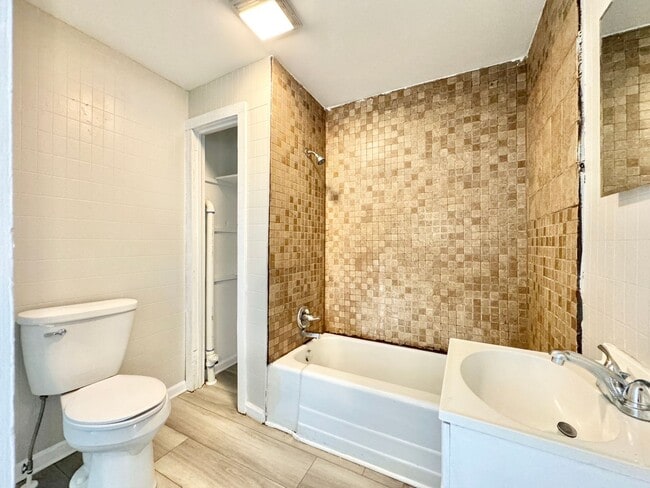 Building Photo - Renovated 2 Bedroom with Optional Third