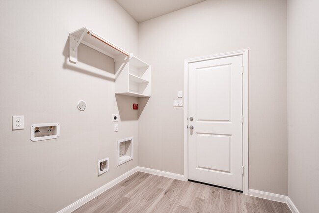 Building Photo - 3918 Sugardale St