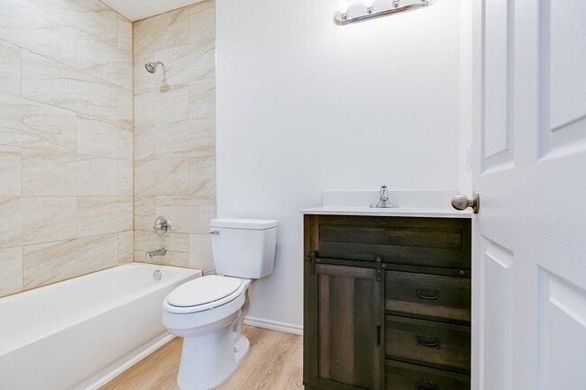Building Photo - Updated 3 Bedroom Home For Lease!!