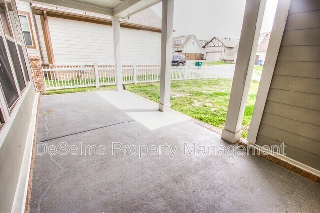 Building Photo - 3125 Hazelton Dr