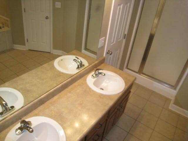 Building Photo - Great room with wood floors, Awesome maste...