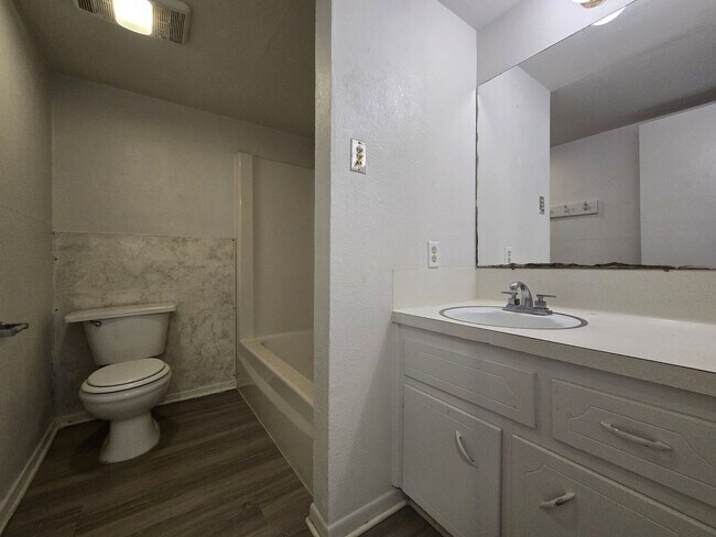 Building Photo - NEW VINYL FLOORING - AVAILABLE NOW!