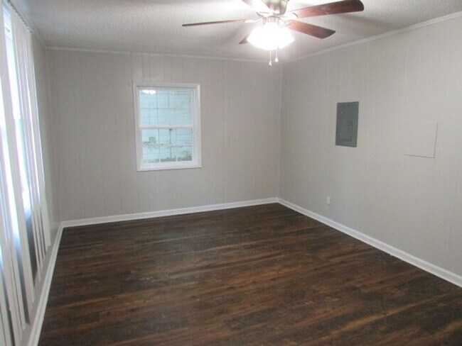 Building Photo - Charming 3 Bedroom Home on a Quiet Cul-de-Sac