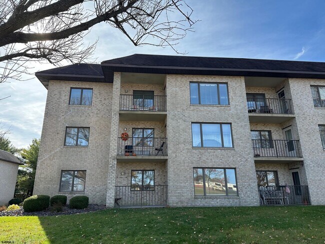 Building Photo - 1108 Dolphin Ave