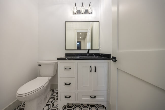 Building Photo - 1 Victoria Ln