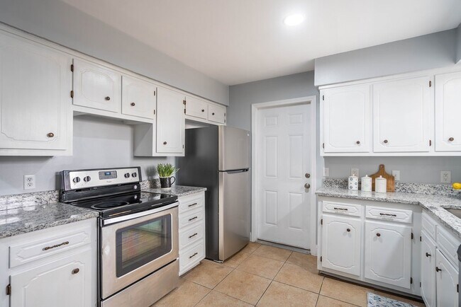 Building Photo - 216 E 91st St