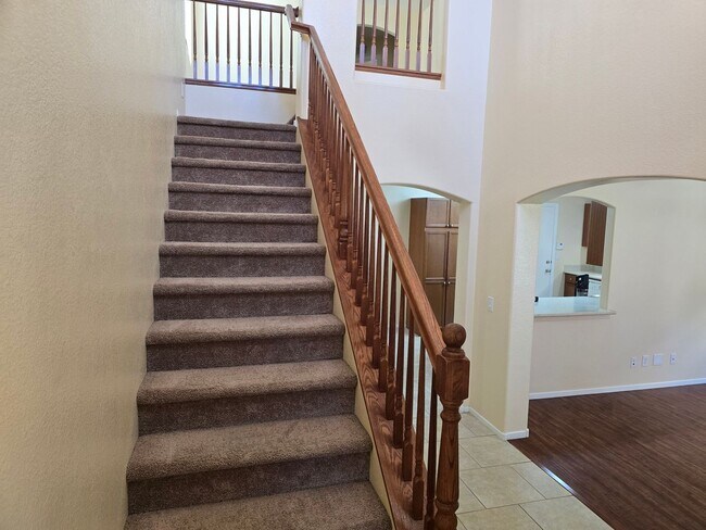 Building Photo - 9160 Column Ct