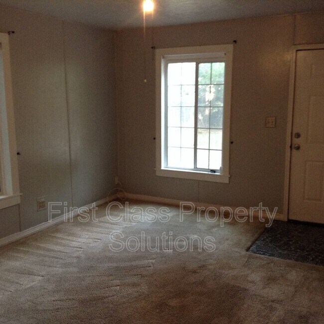 Building Photo - 121 NW 29th St