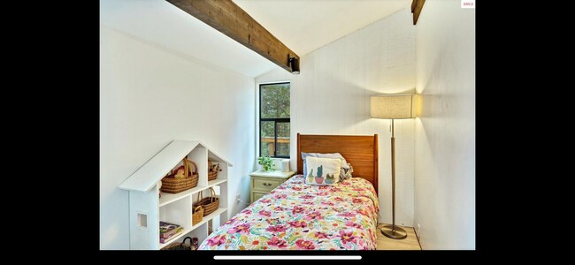 Building Photo - 275 Kelley Creek Rd