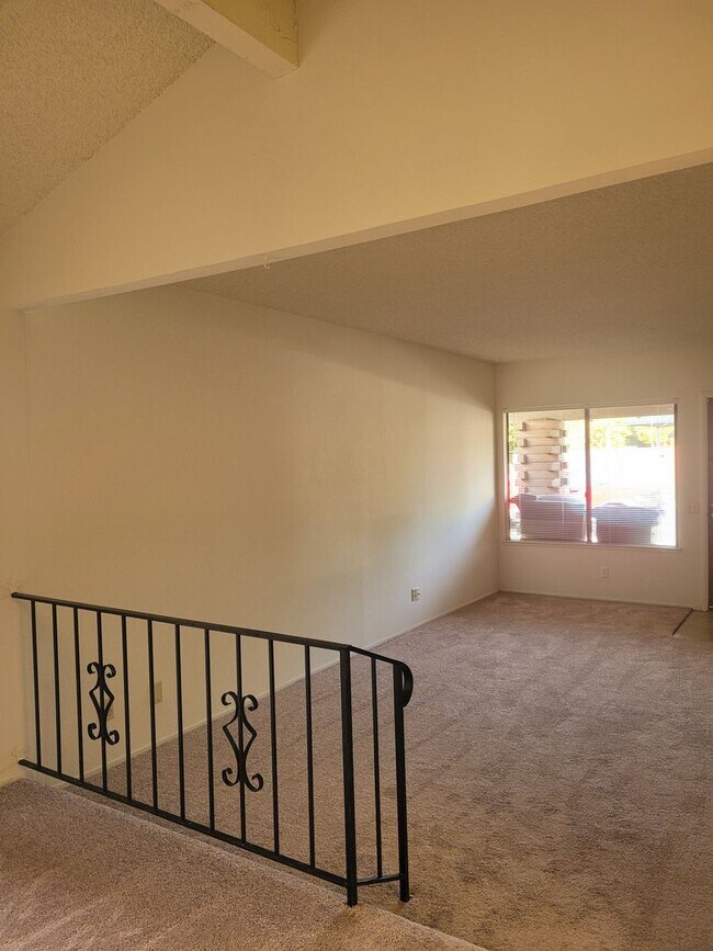 Building Photo - 6048 Margo Dr