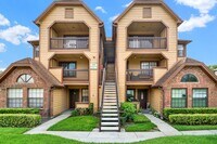 Building Photo - 1/1 Condo in Gated Lakefront Community of Altamonte Springs!