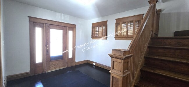 Building Photo - 922 Winslow Ave