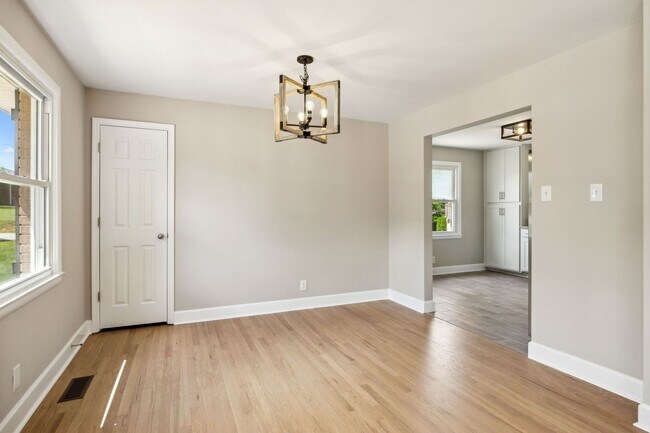 Building Photo - Sango Beauty With Finished Basement!