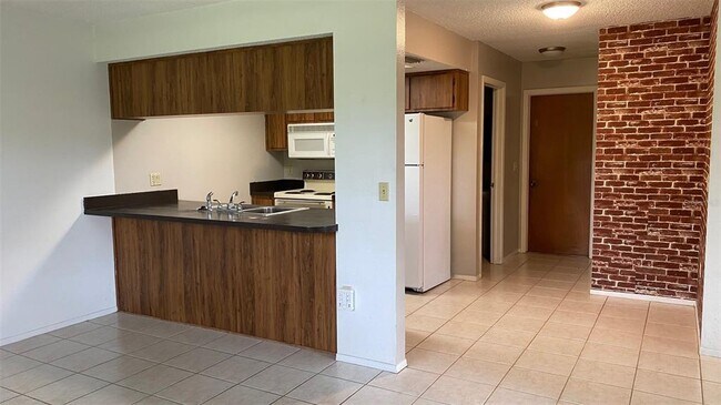 Building Photo - 7846 Royal Hart Dr