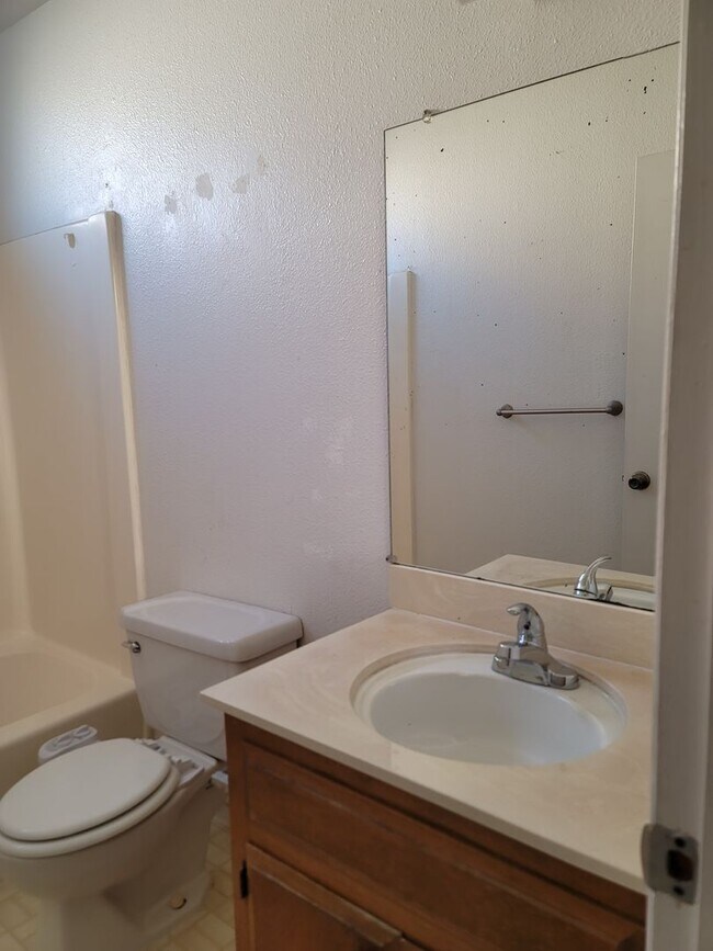 Building Photo - No Deposit