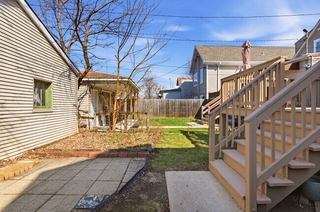 Building Photo - 907 Ferdinand Ave