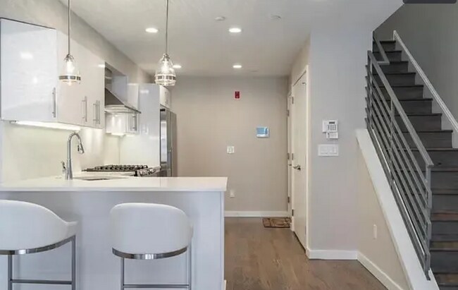 Building Photo - Elevated City Living in a Newly Constructed Grad Hospital Triplex