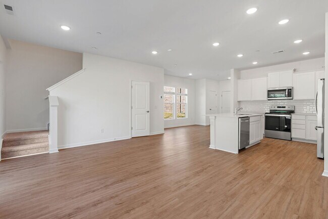 Building Photo - 7136 Mapleside Ln
