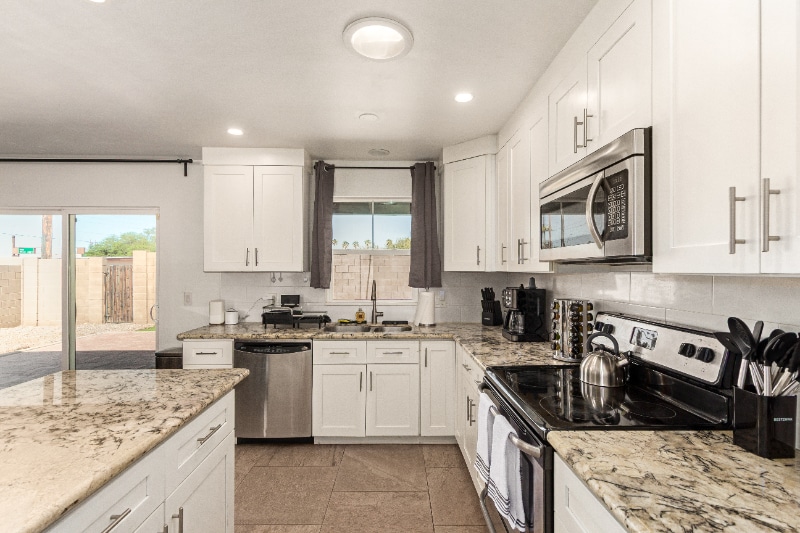 Building Photo - 1328 W 6th St