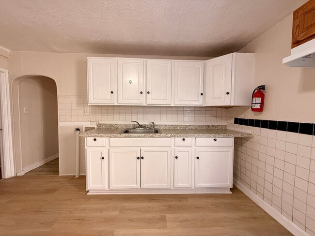 Building Photo - 141 W Elmer St