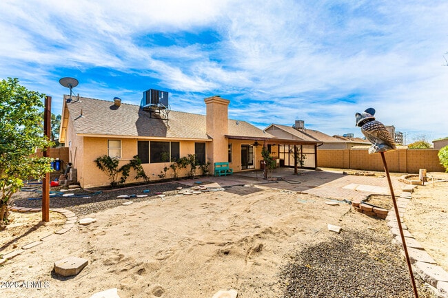 Building Photo - 8820 W Alice Ave