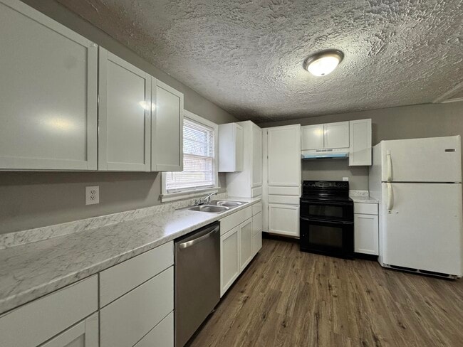 Building Photo - 790 Allendale Dr