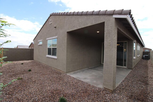 Building Photo - 19968 W Rancho Dr
