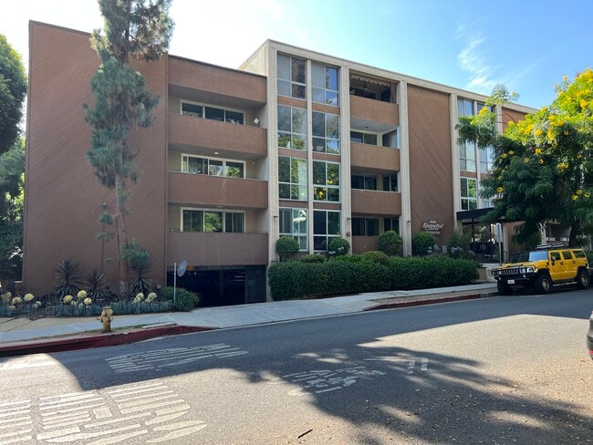 Primary Photo - 1015 N Kings Rd